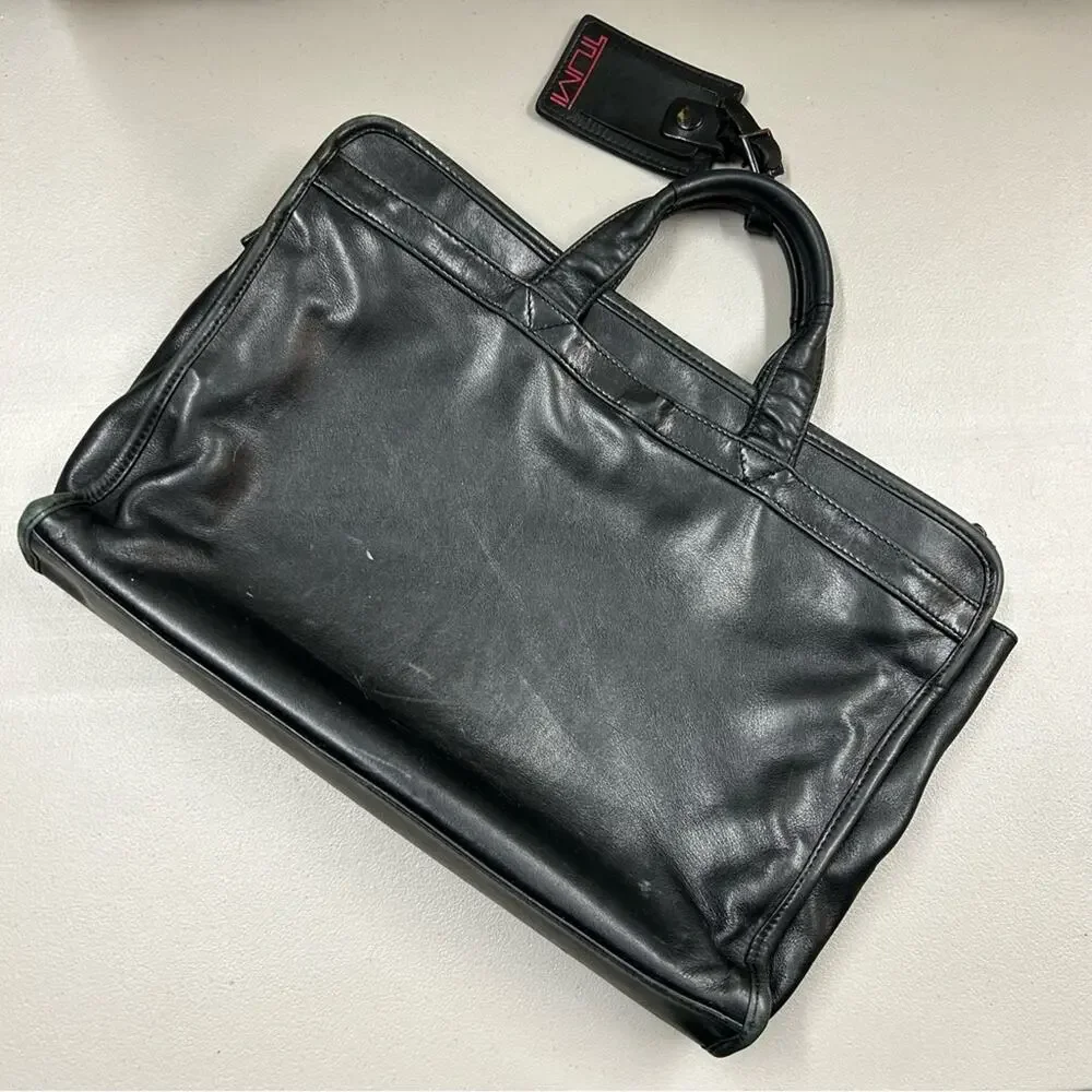 Tumi Black Leather Soft Briefcase Messenger Bag Zipper Closure Pockets